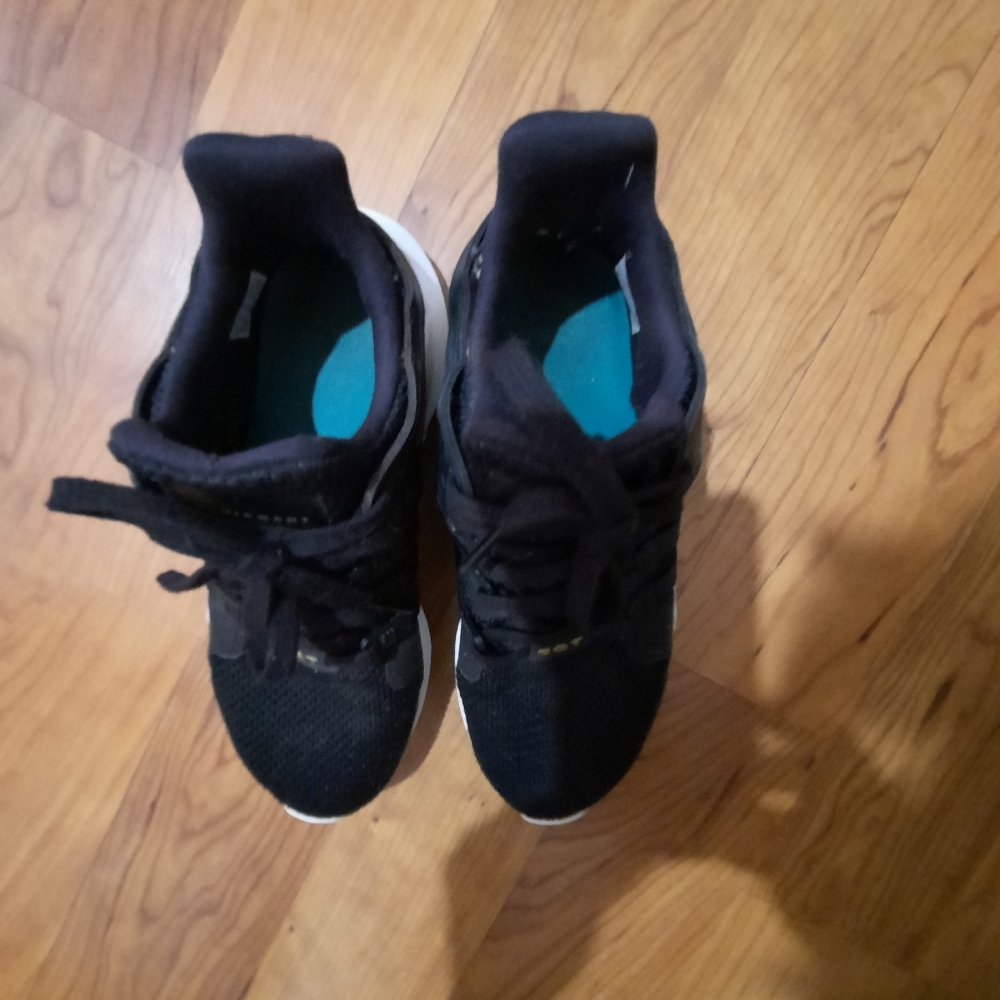 Adidas black & gold sneakers shoes - Picture 4 of 10